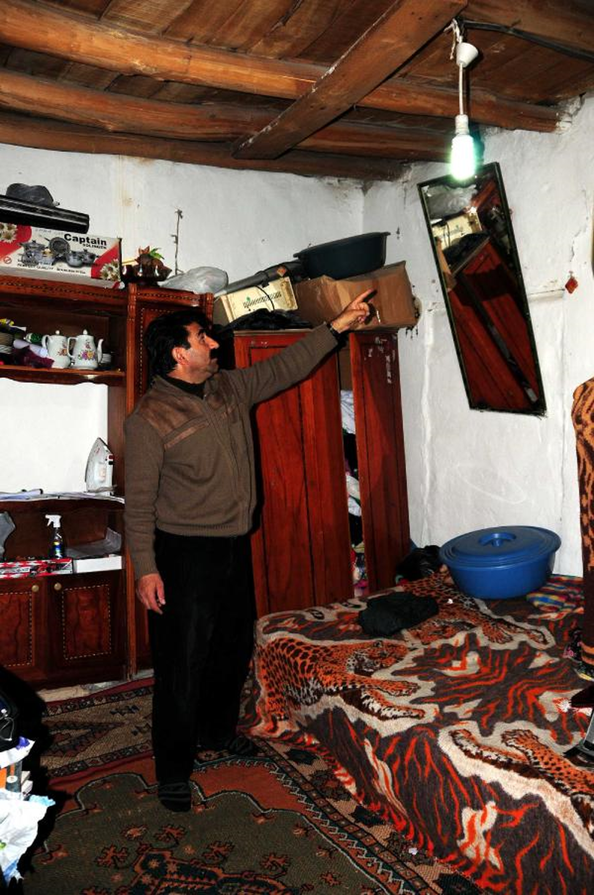 Ağır Hasarlı Evde Yaşıyan Aile Yardım İstiyor