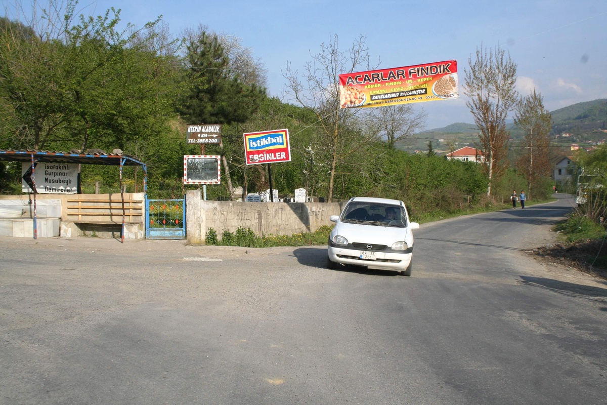 Kazaların Sık Yaşandığı Kavşağa Aynalı Çözüm