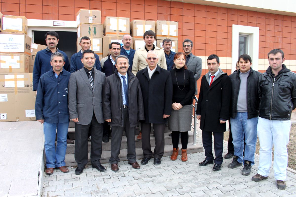 Asü\'den Suriyelilere Kıyafet Yardımı