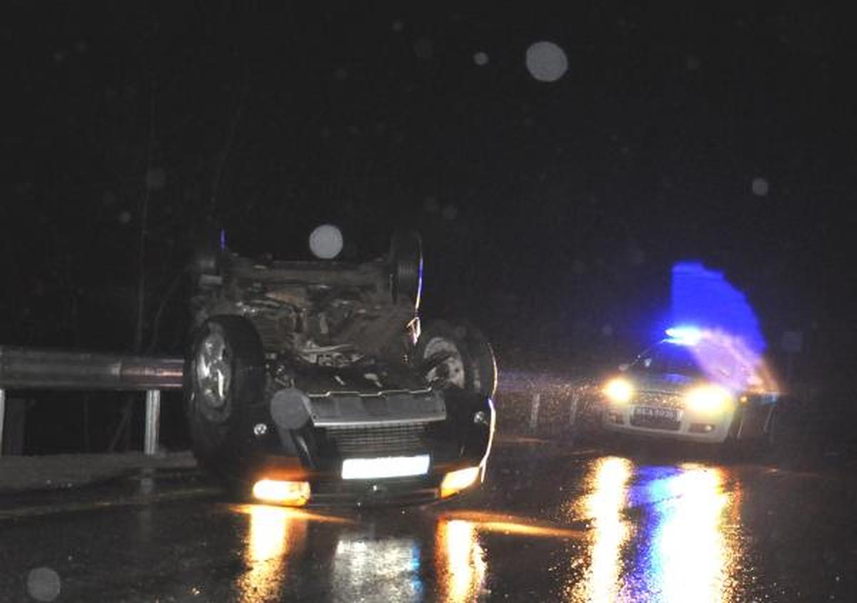 Aydınlatma Direğine Çarpan Cip Takla Attı: 2 Yaralı