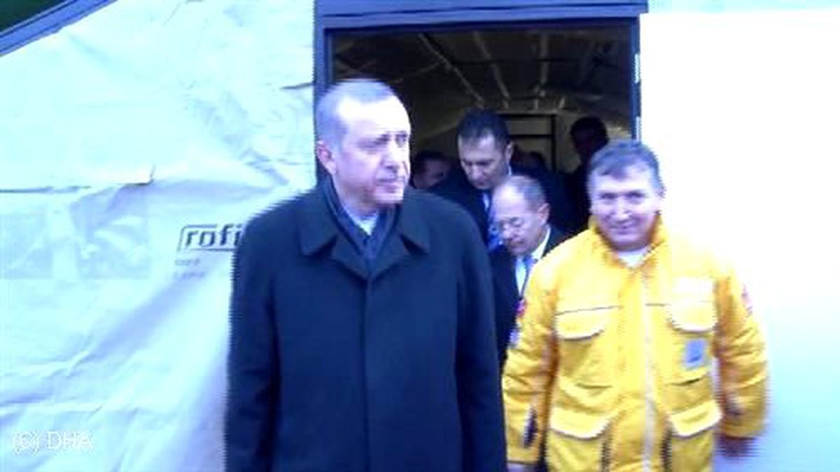Başbakan Erdoğan Sahra Hastanesini İnceledi