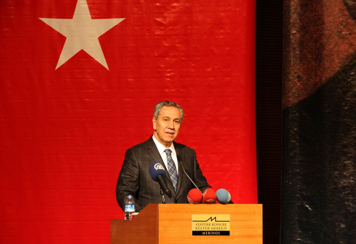 Başbakan Yardımcısı Arınç: "Mehmet Akif Ersoy\'un Hayatı Herkese Örnektir"