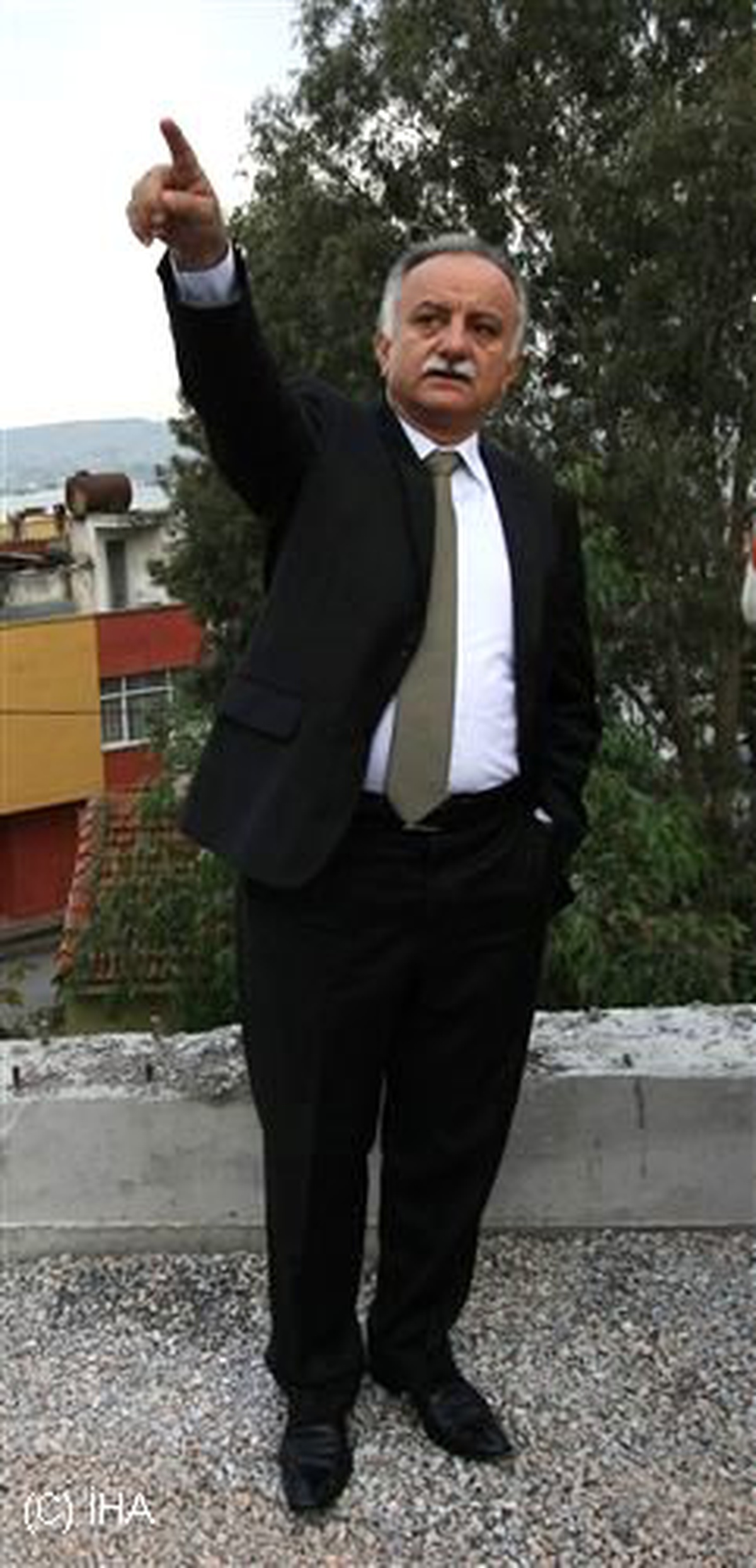Bayraklı Belediyesi Hizmet Binasının Yapımı İçin Engeller Ortadan Kalktı