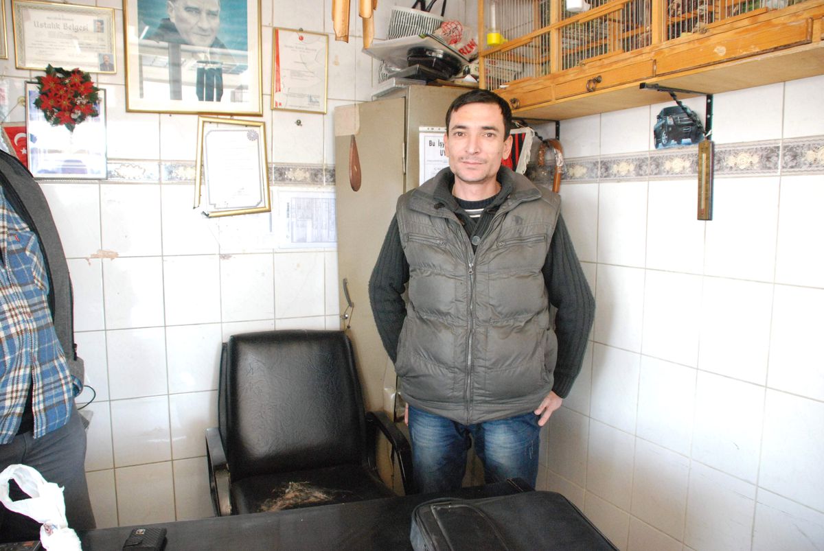 Camdan İçeri Giren Parke Taşı 2 Kişiyi Yaraladı