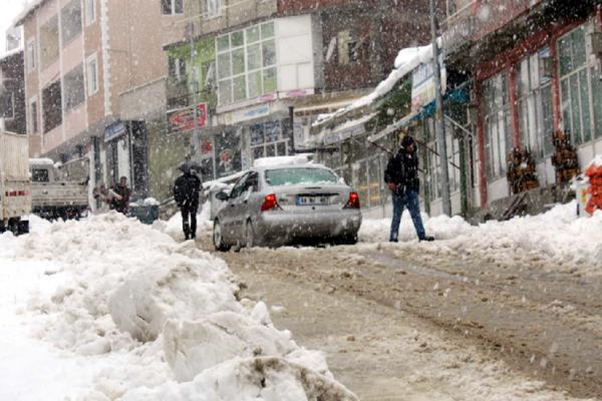 Çelikhan\'da 10 Köy Yolu Kardan Kapandı