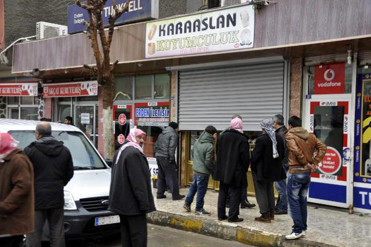 Cuma Namazına Giden Kuyumcuyu Soydular