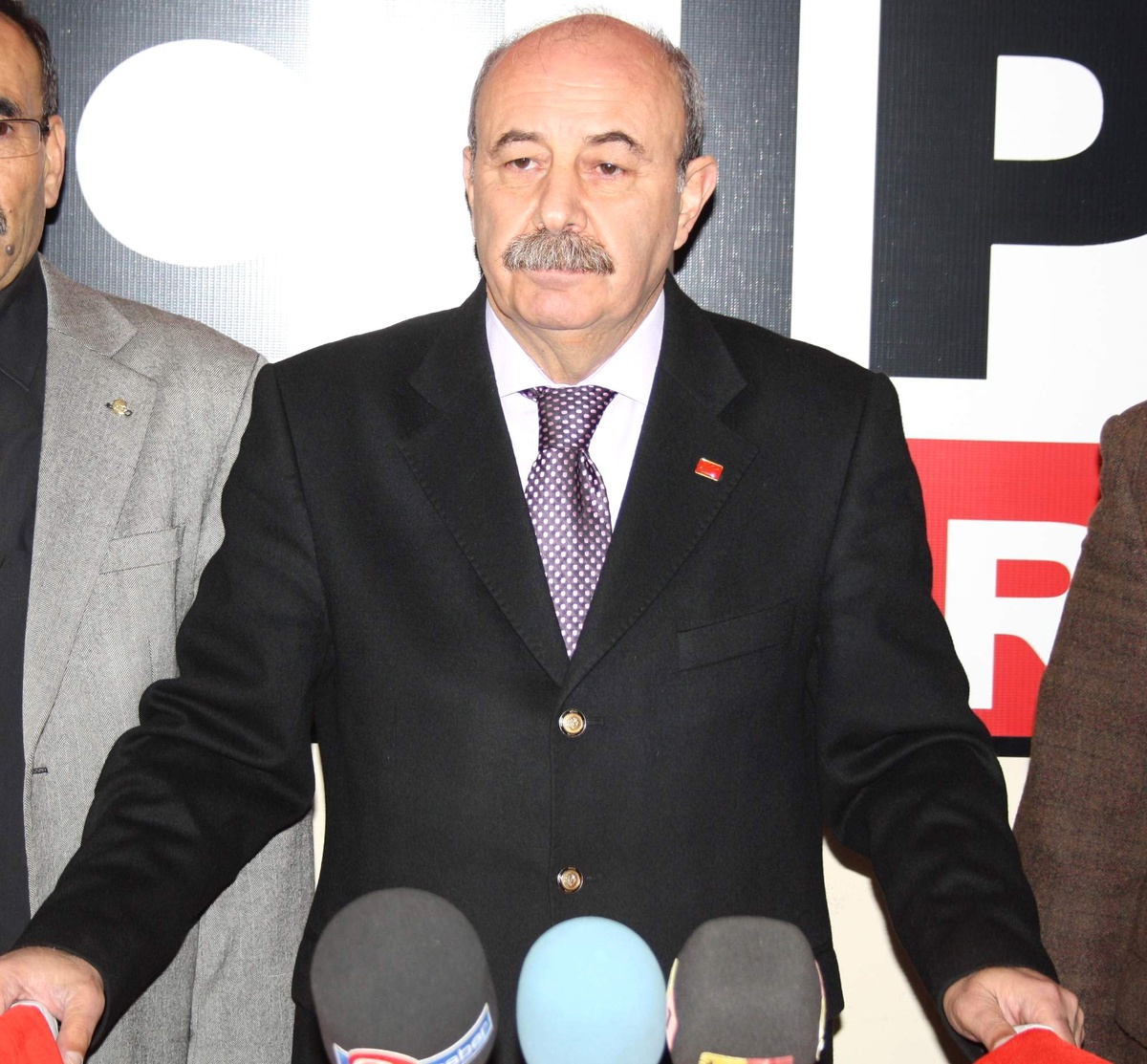 "Ülke Kırılgan Bir Süreçten Geçiyor"