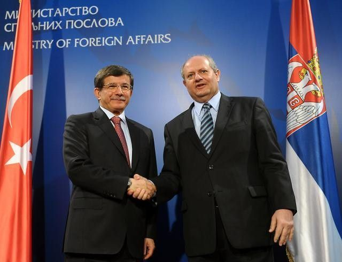 Dışişleri Bakanı Davutoğlu, Sırbistan\'da