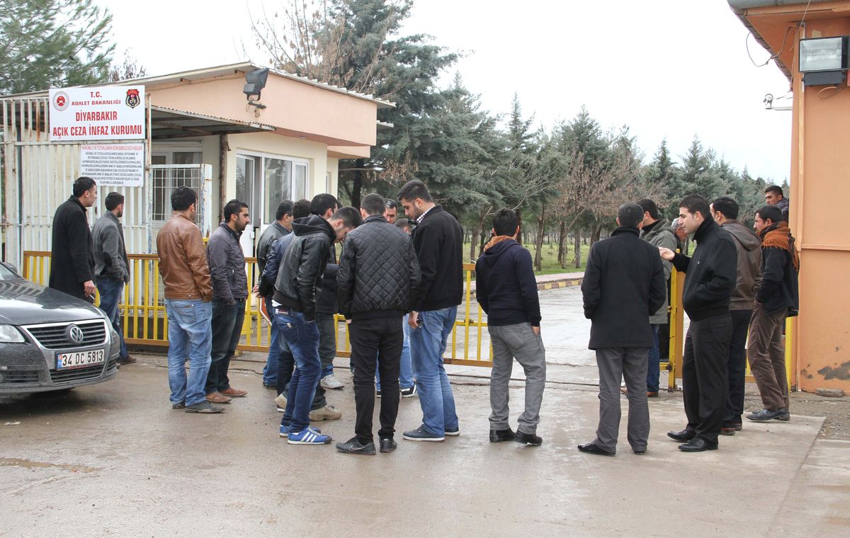 Diyarbakır\'da 250 Kişi Tahliye Edildi