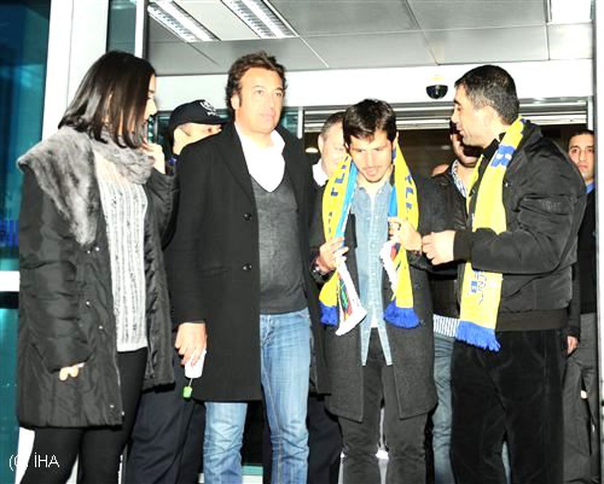 Emre Belözoğlu\'na Coşkulu Karşılama