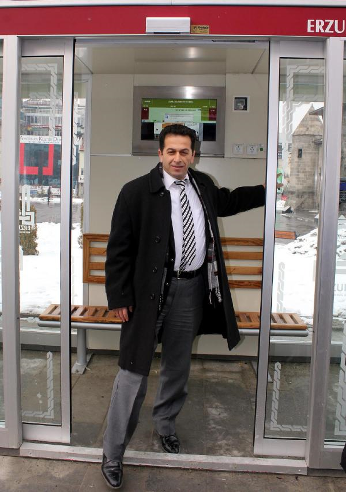 Erzurum\'a Kışın Sıcak Yazın Serin Otobüs Durağı
