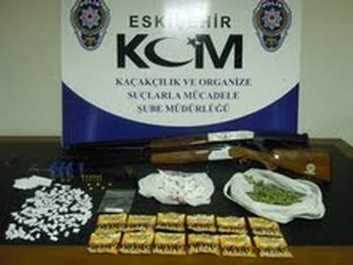 Eskişehir\'de Uyuşturucu Tacirlerine Baskın