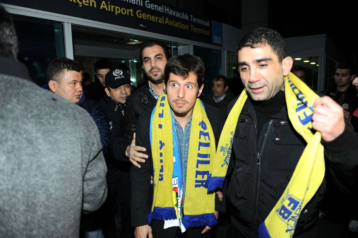 FB\'nin Yeni Transferi Emre Belözoğlu İstanbul\'da