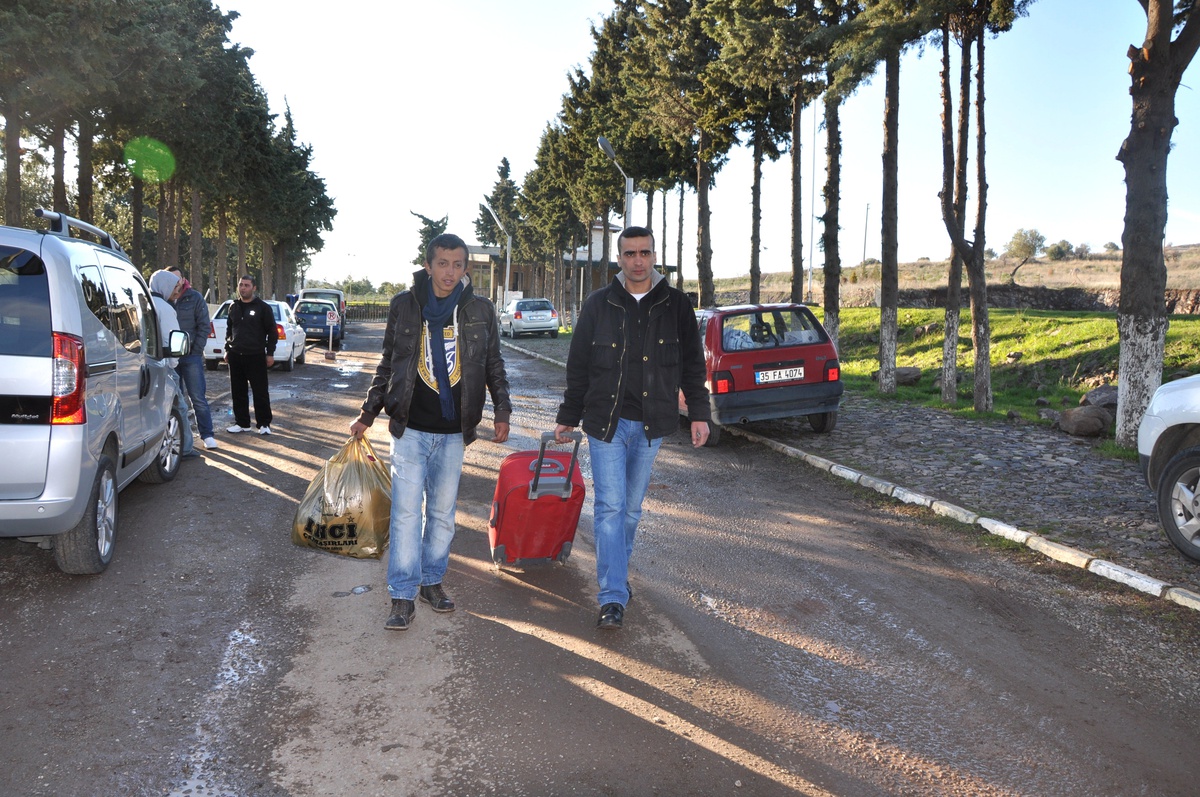 Foça Açık Ceza İnfaz Kurumundan Tahliyeler Başladı