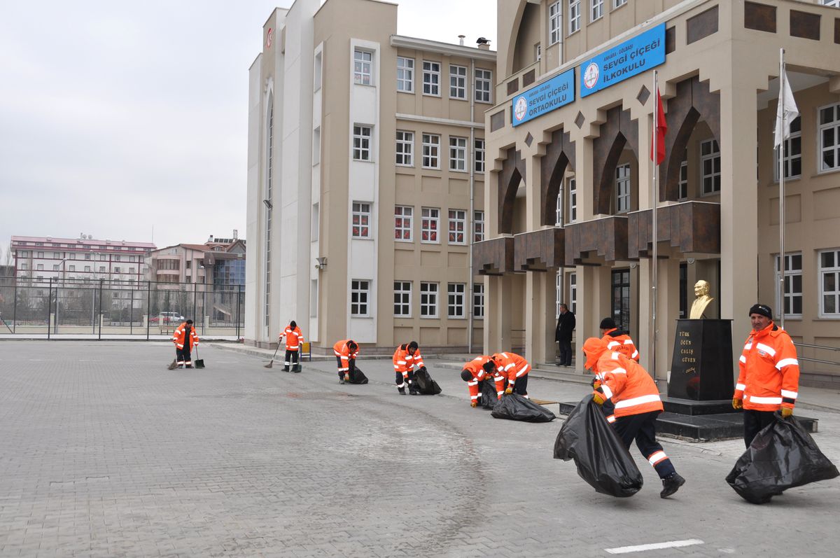 Gölbaşı\'nda Okullarda Yarıyıl Temizliği