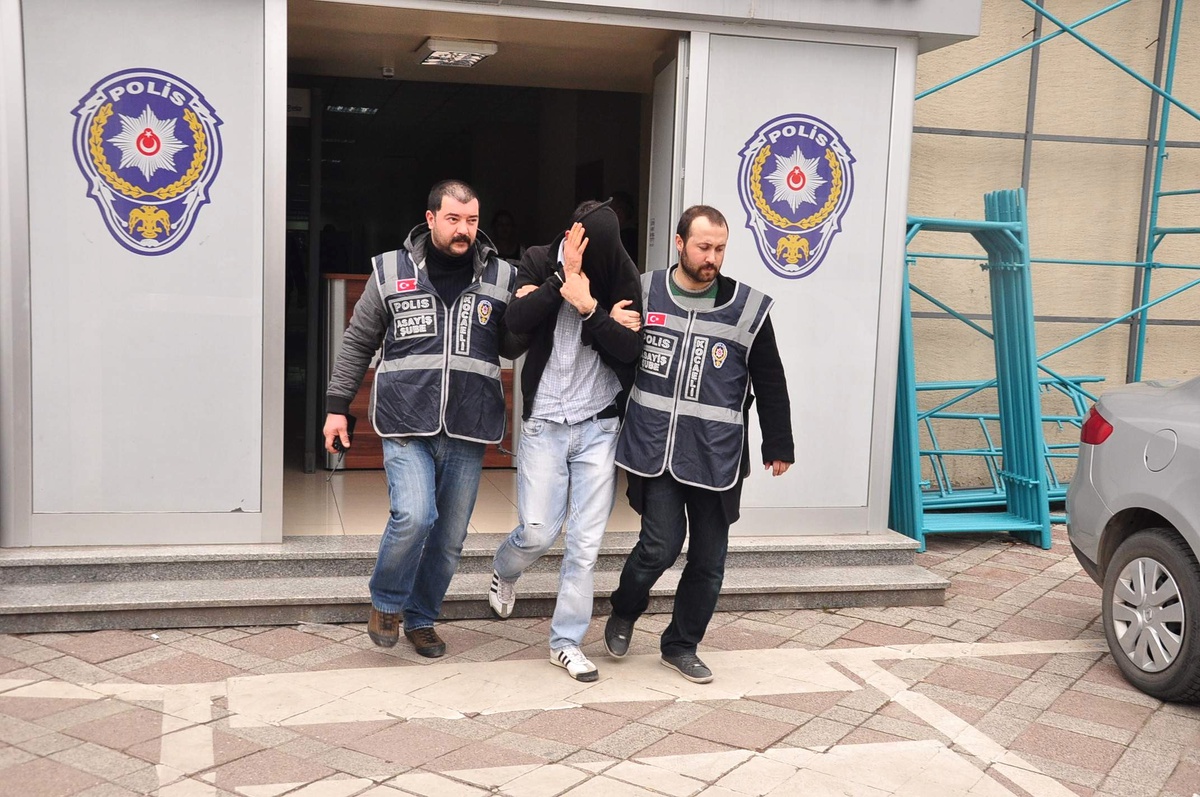 Hırsızlık Yapan İki Kişi Yakalandı