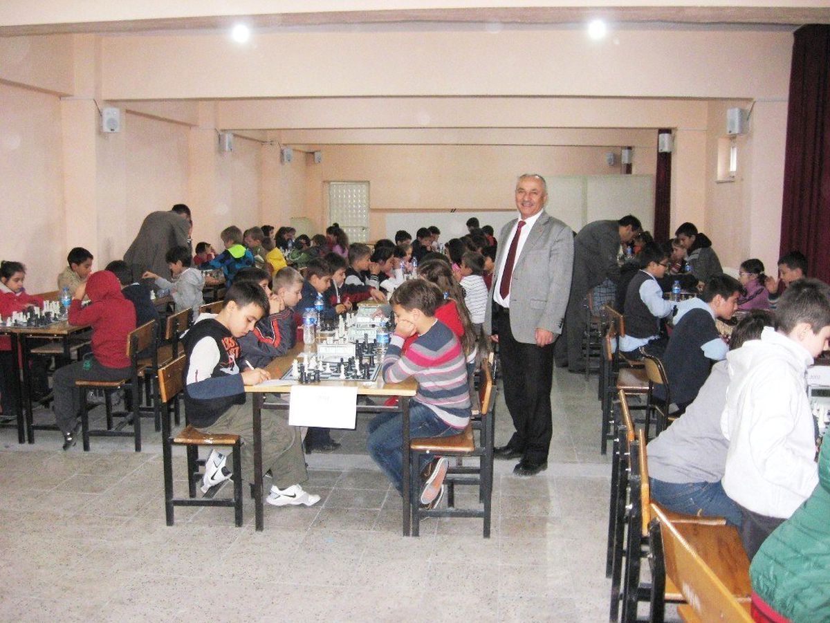 İlçedeki Bütün Okullarda Satranç Kursları Açılacak