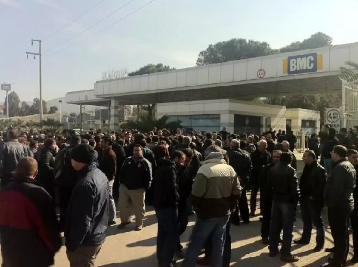 İzmir Bmc İşçileri Yol Kapattı