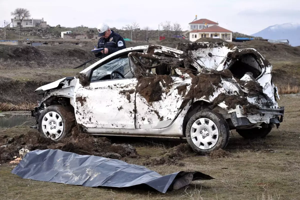 Kanala Uçan Otomobilin Sürücüsü Öldü