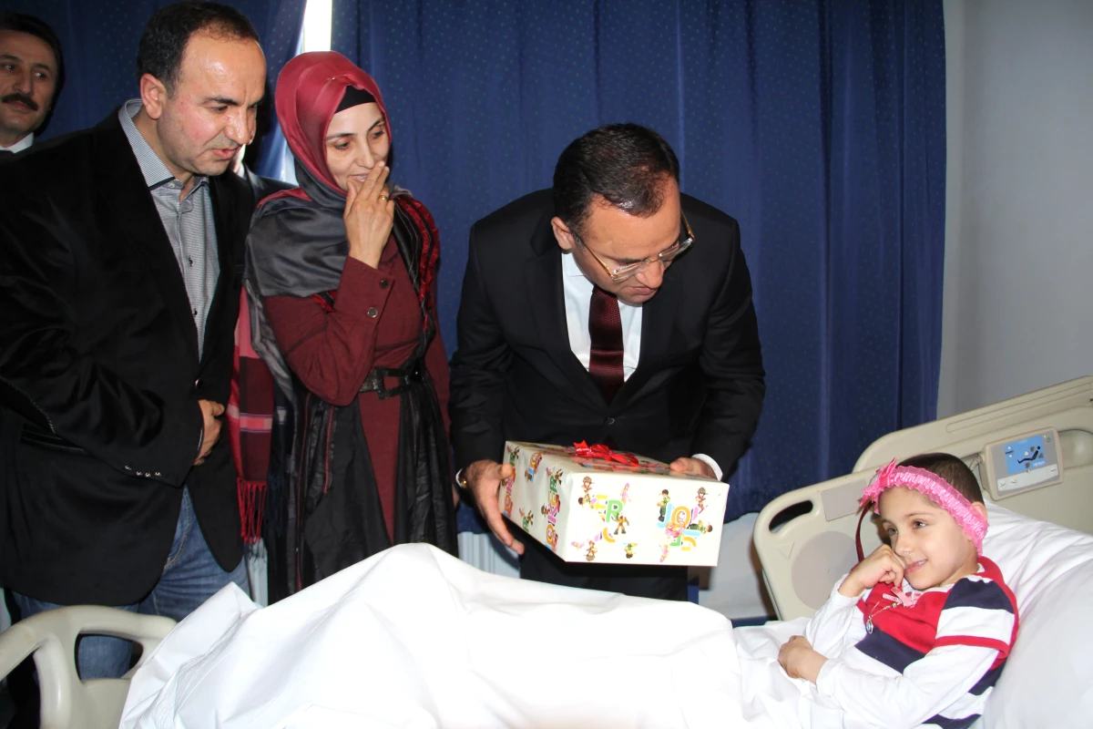 Küçük Tuana\'nın Bacağını Kesilmekten Türk Doktorlar Kurtardı