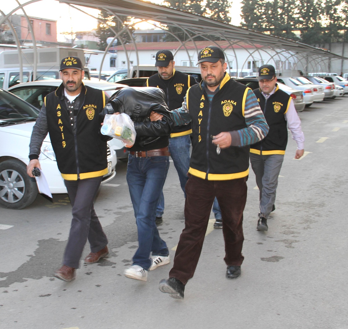 Oto Hırsızı, Basın Mensuplarının Aracı Olup Olmadığını Sordu