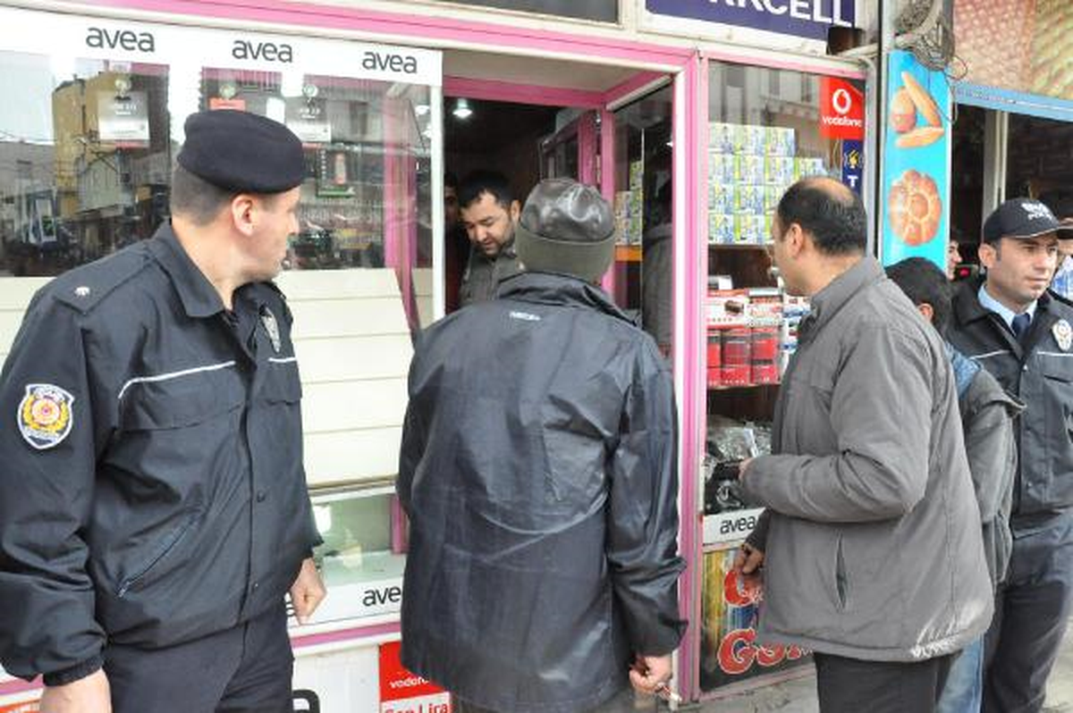 Şanlıurfa\'da Kaçak Cep Telefonu Baskını; 13 Gözaltı