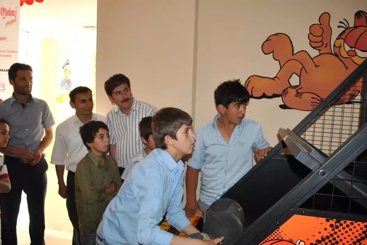 Şemdinli'ye Çocuk Oyun Merkezi