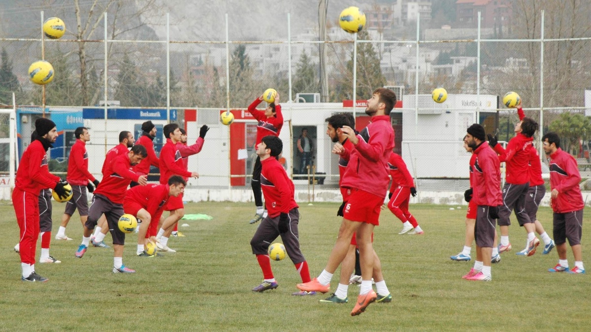 Denizli Belediyespor\'dan Bayrampaşaspor Destek