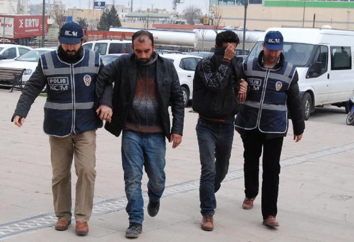 Suriyeliler 35 Kilo Esrarla Yakalandı