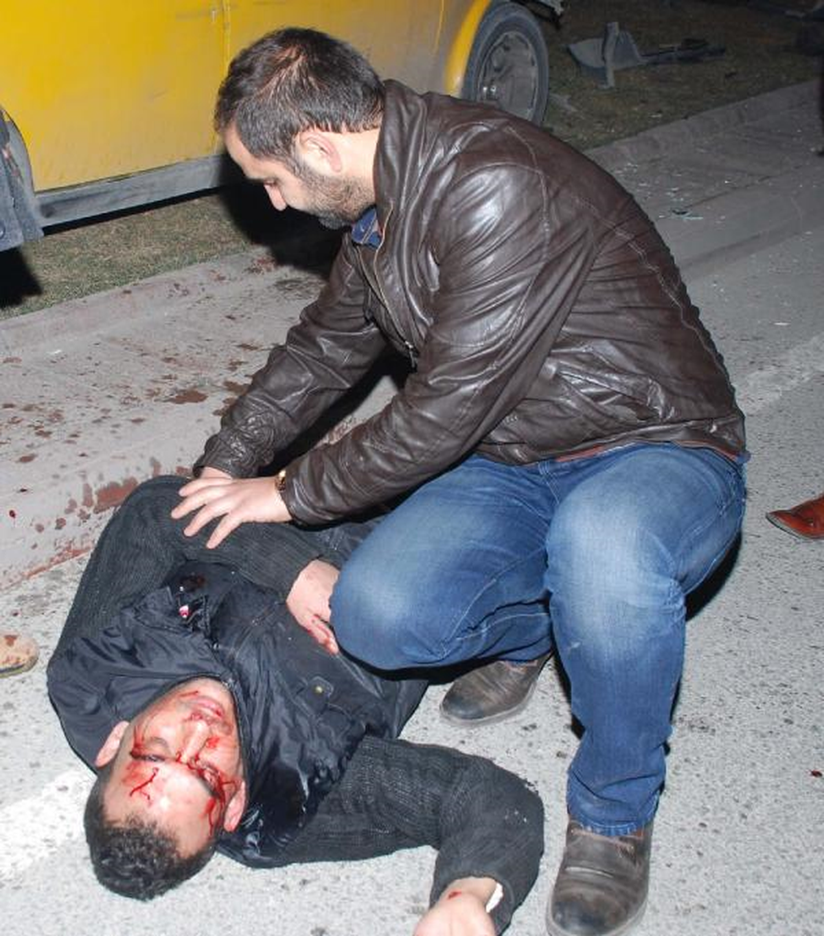Taksi Ağaca Çarptı, Kadın Yolcu \'Benim Yüzümden Oldu\' Diye Ağladı