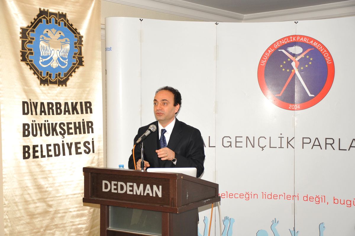 Ulusal Gençlik Parlamentosu Diyarbakır\'da Toplandı