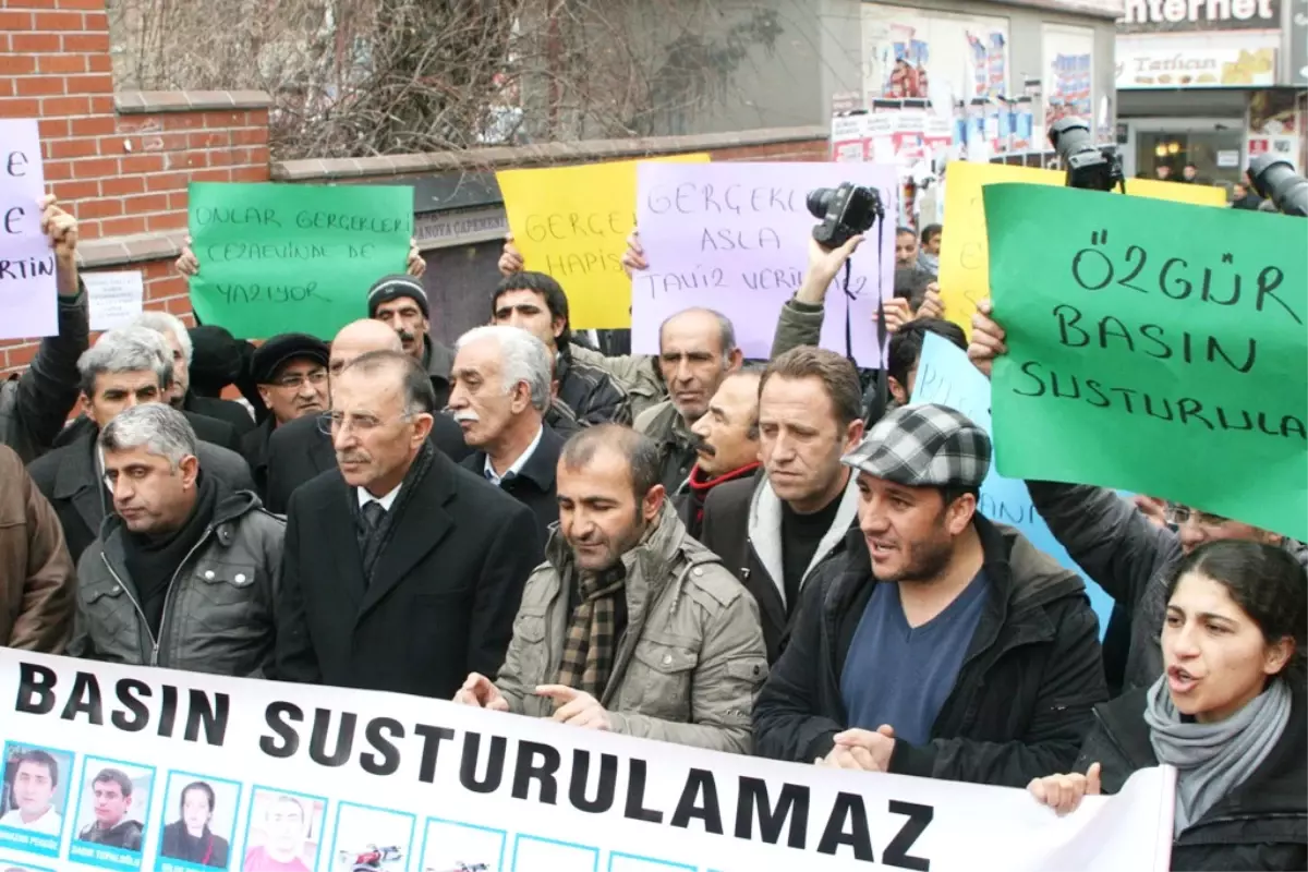 Van'da Tutuklu Gazetecilere Destek