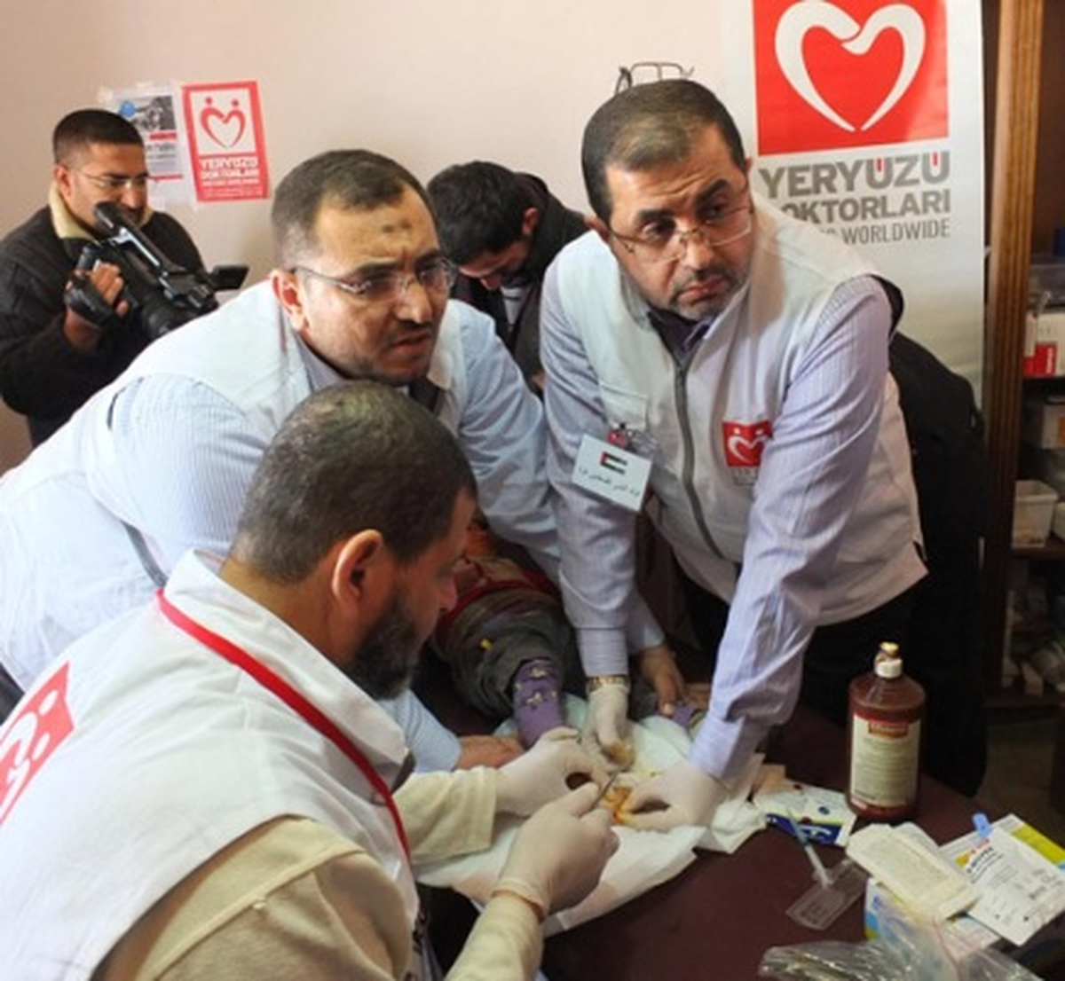 Yaralarını Aynı Acıyı Yaşayan Doktorlar Sarıyor
