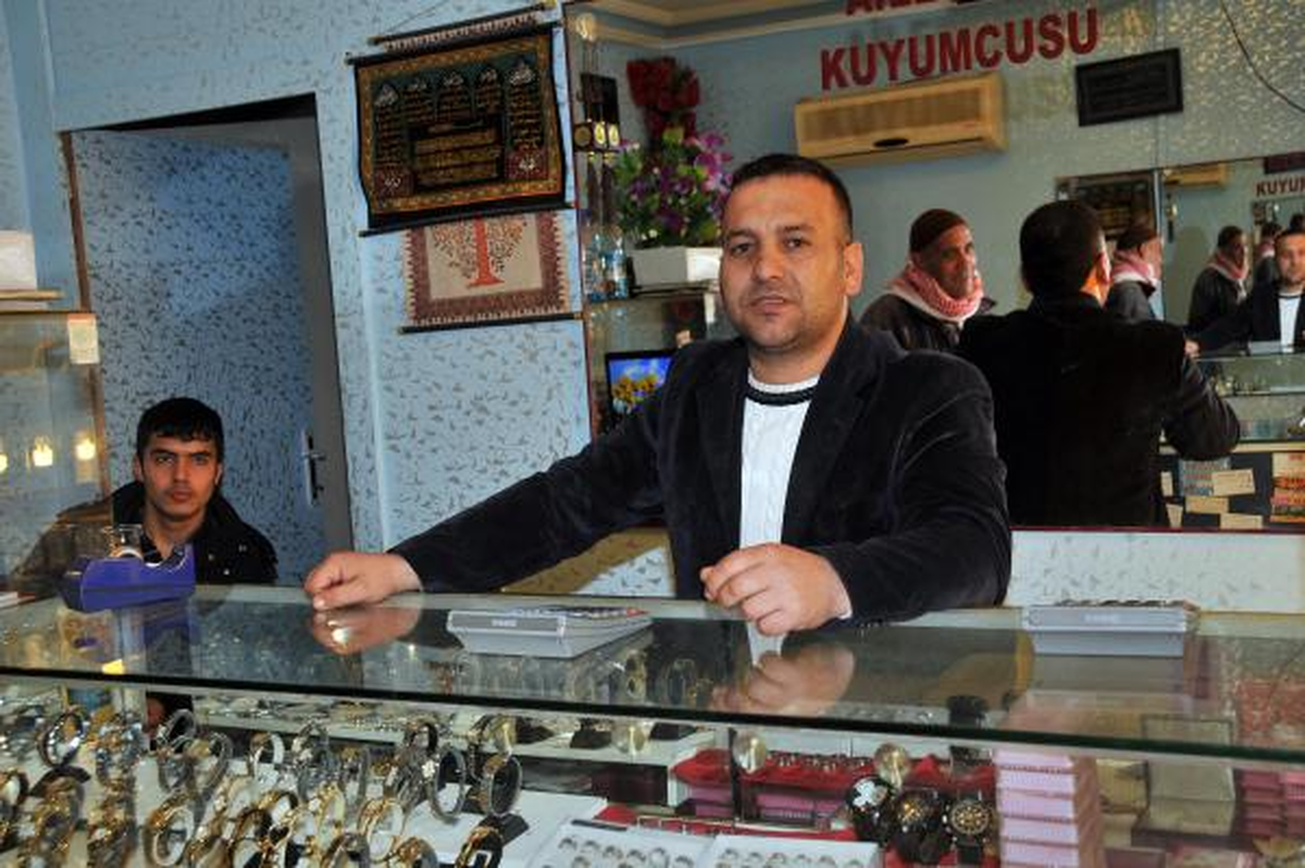 Yaşlı Kadın, Kuyumcuya Canlı Kalkan Oldu