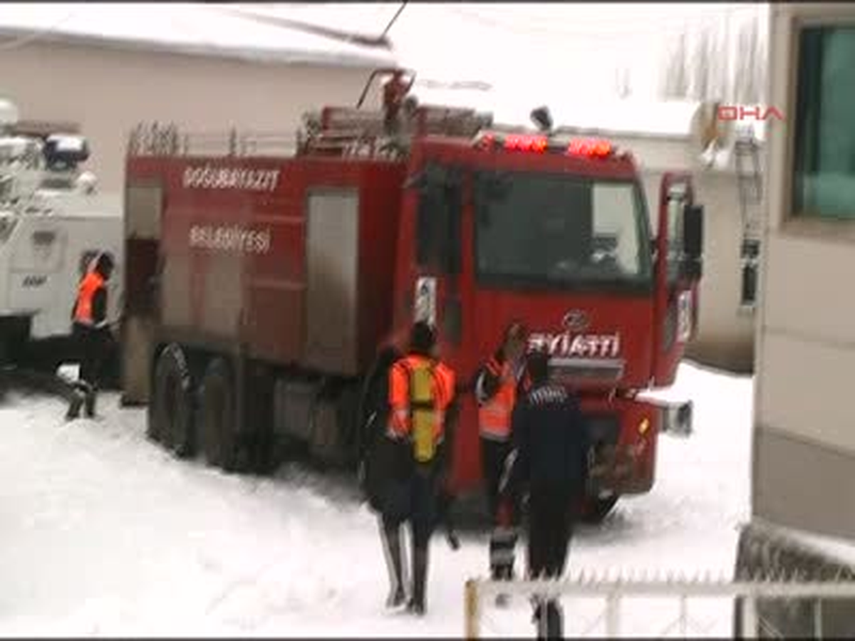 Açılışı Yapılacak Mobese Merkezinde Yangın Çıktı Açılışı Yapılacak Mobese Merkezinde Yangın Çıktı