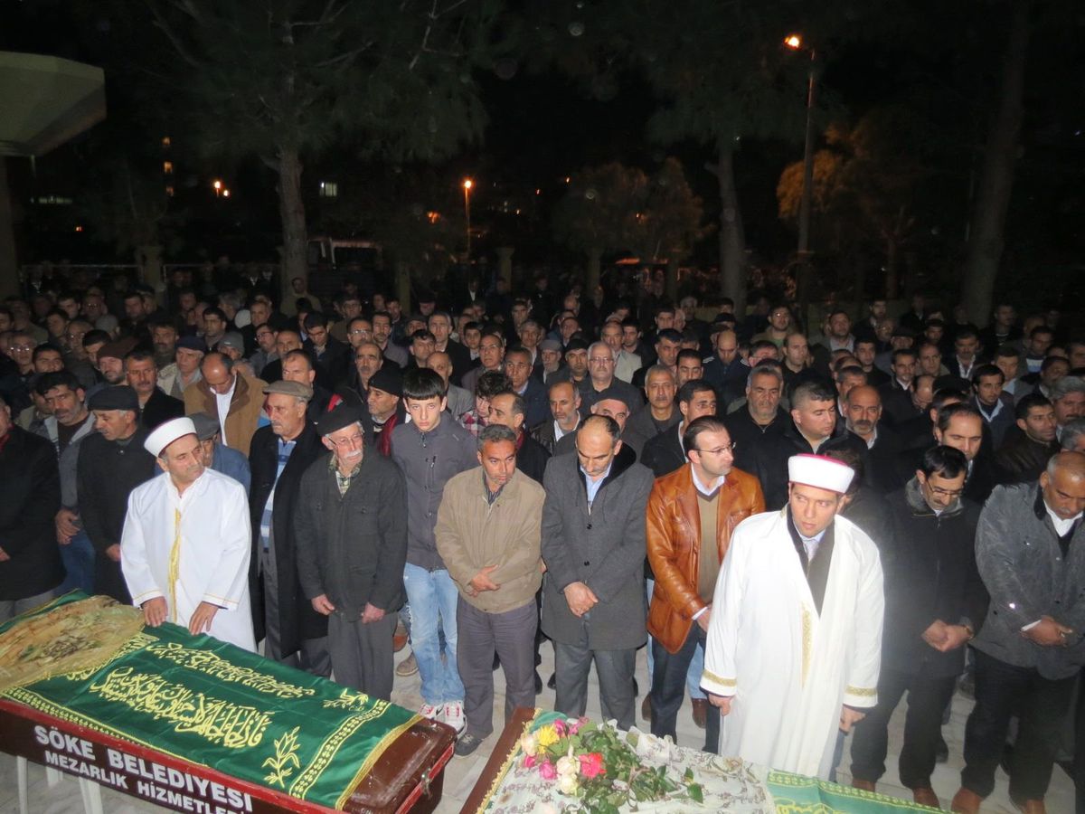 Aile, Gözyaşları İçinde Defnedildi "Menderes Nehri\'ne Uçan Araca Ulaşıldı" Haberine Ek