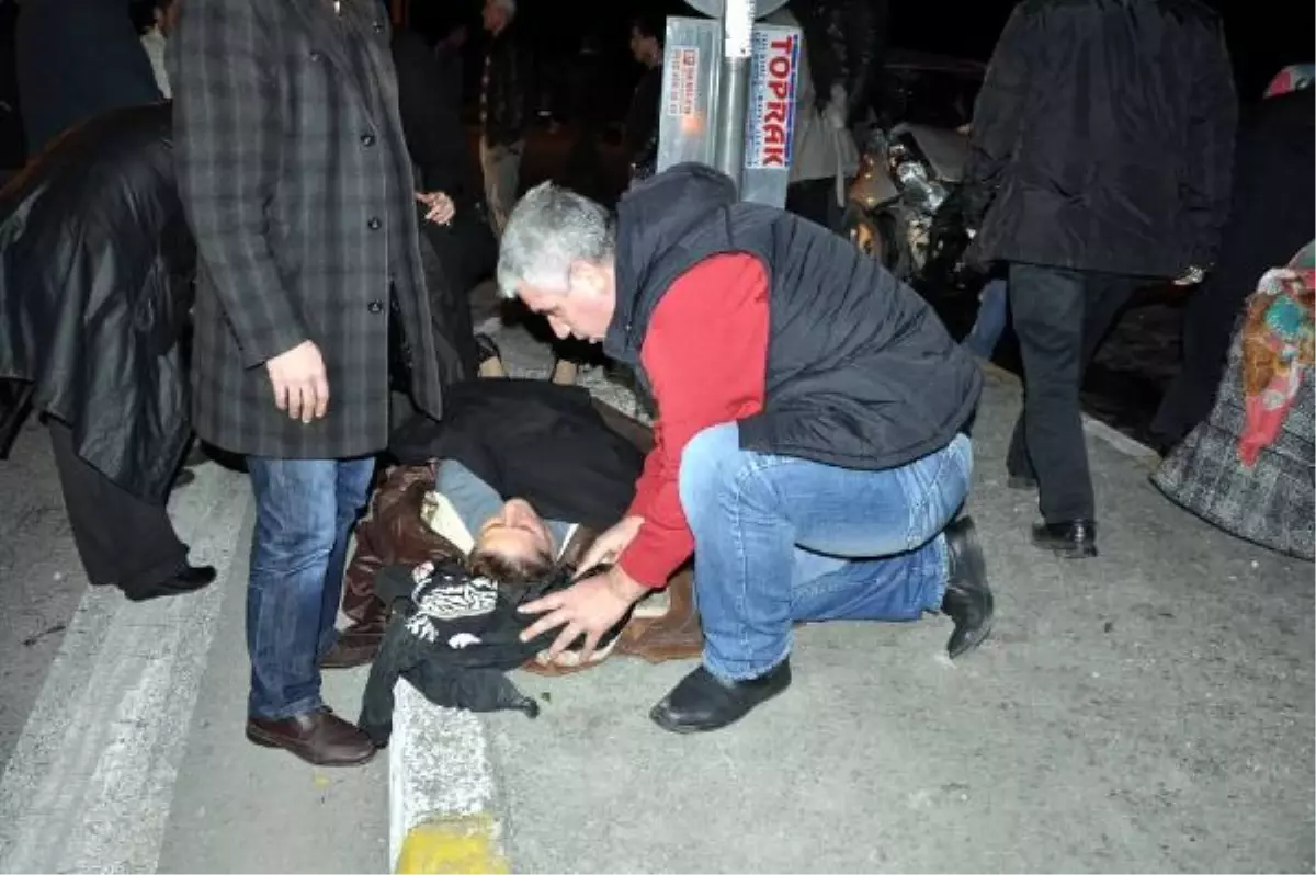 Akyazı\'da Zincirleme Kaza: 5 Kişi Yaralandı