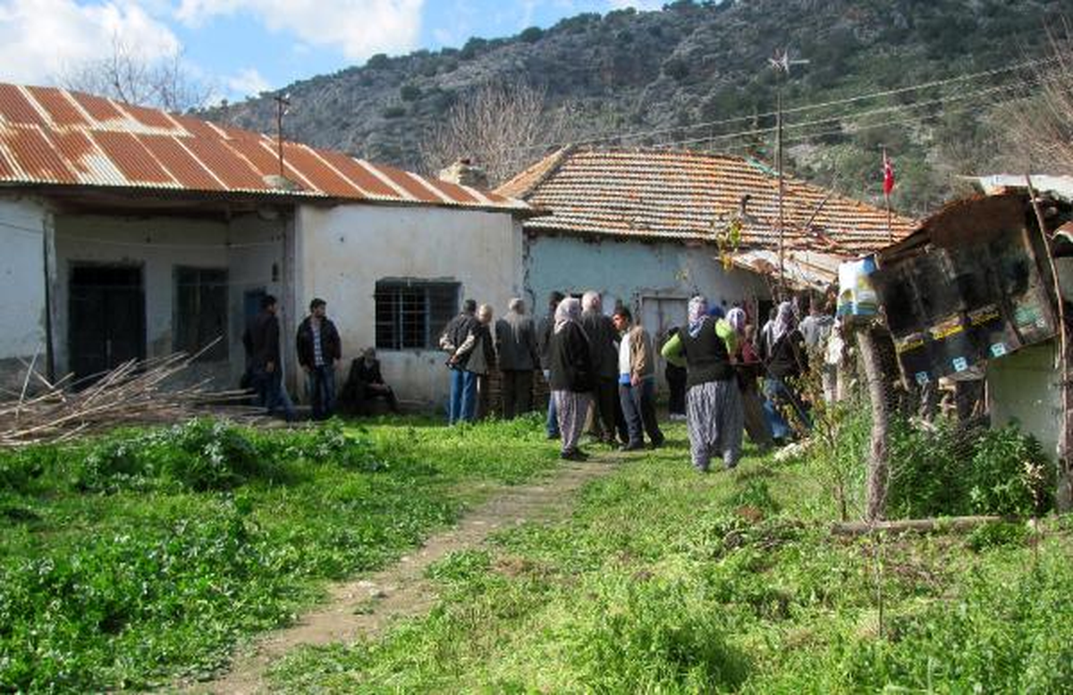 Babasını Öldürüp, Kefenledi