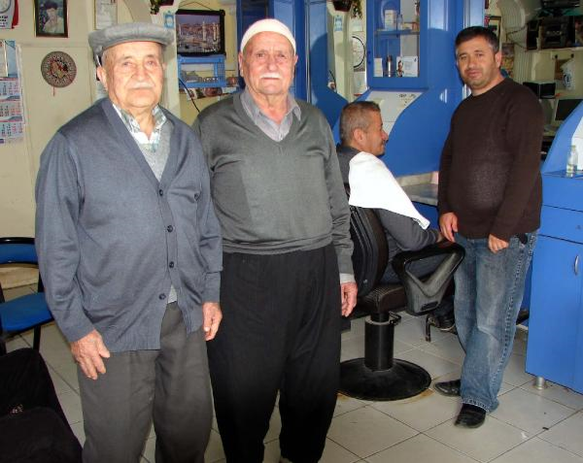 Asker Arkadaşları 60 Yıl Sonra Berberde Karşılaştı