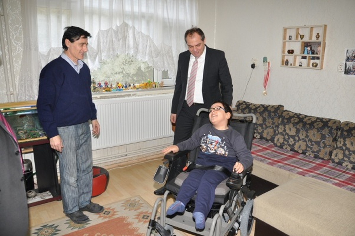 Aslan\'a Başkan Dalgıç\'tan Karne Hediyesi