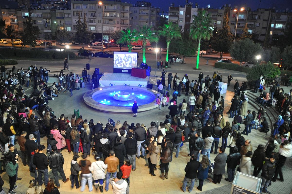 Barış Manço, Ölümünün 14. Yıl Dönümünde Forum Mersin\'de Anıldı