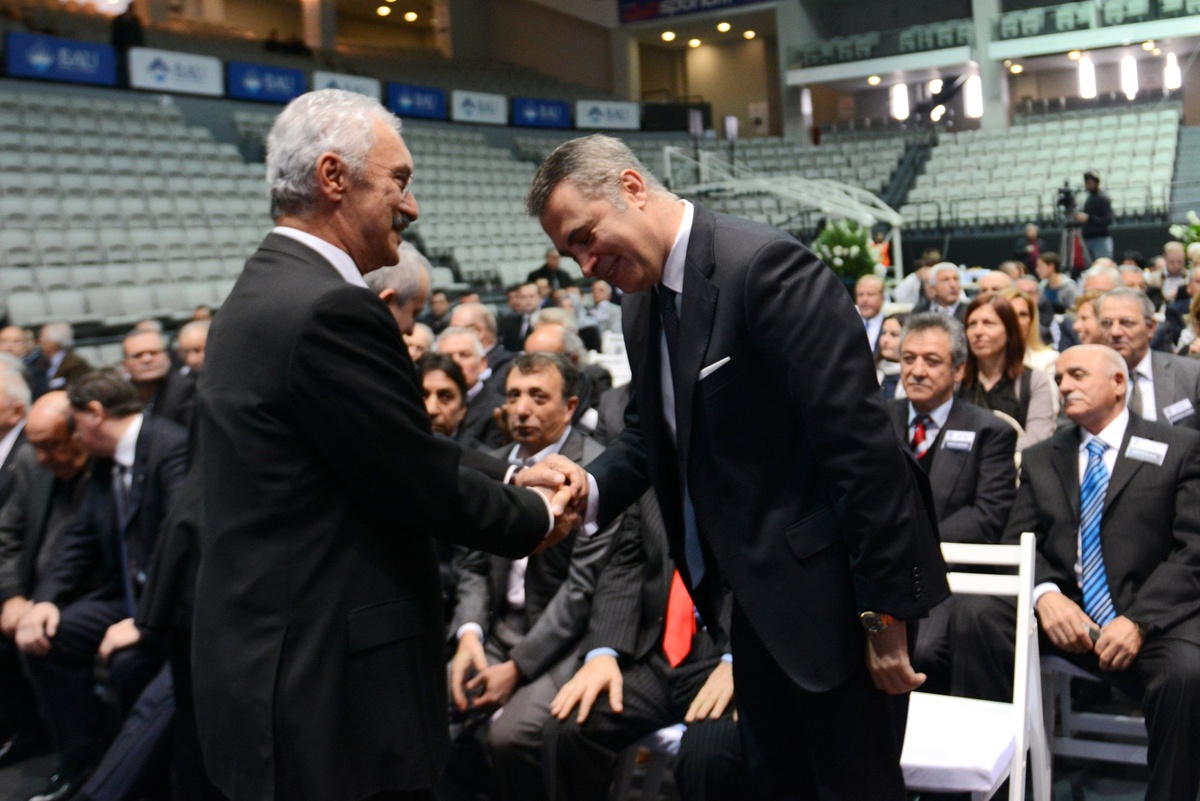 Beşiktaş\'ta 25. ve 50. Yılını Dolduran Üyelere Mazbataları Verildi