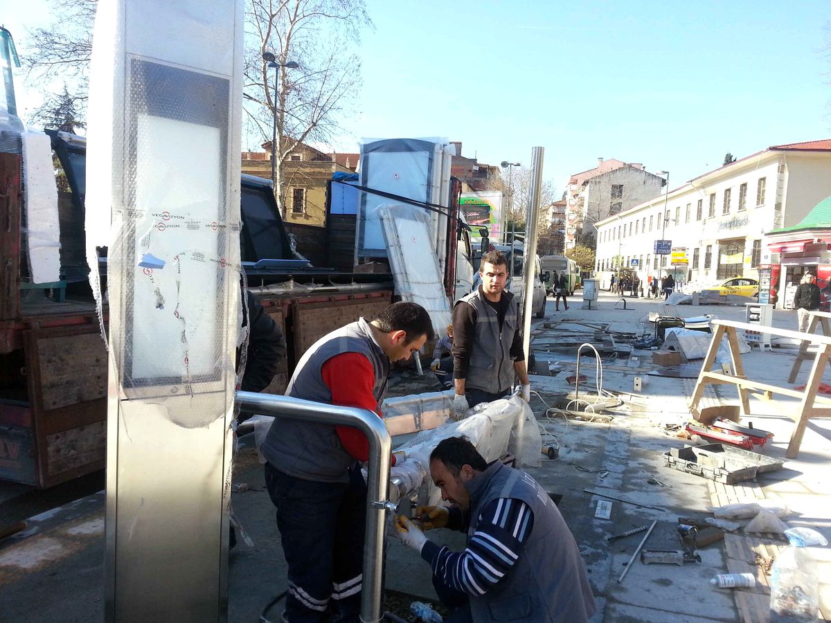 Büyükşehir Şehir Merkezindeki Kapalı Durakları Yeniliyor