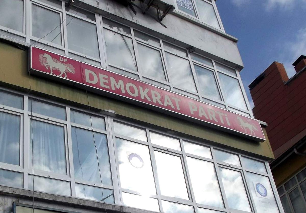 Demokrat Parti\'ye Haciz Şoku