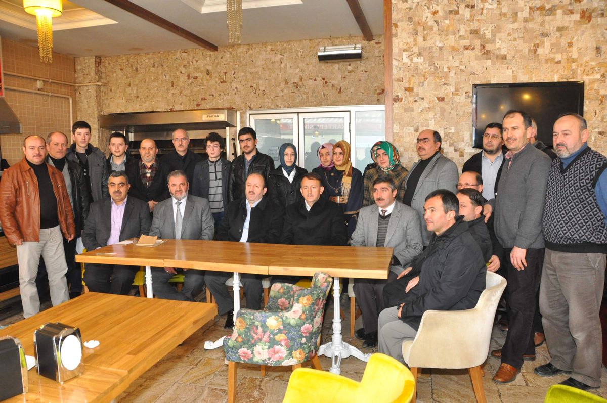 Din Görevlileri Burs Dağıtmaya Devam Ediyor