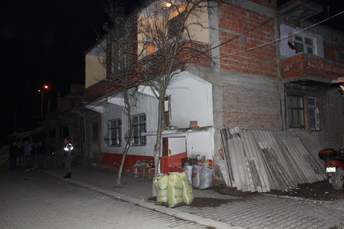 Eşini 8 El Ateş Ederek Öldürdü