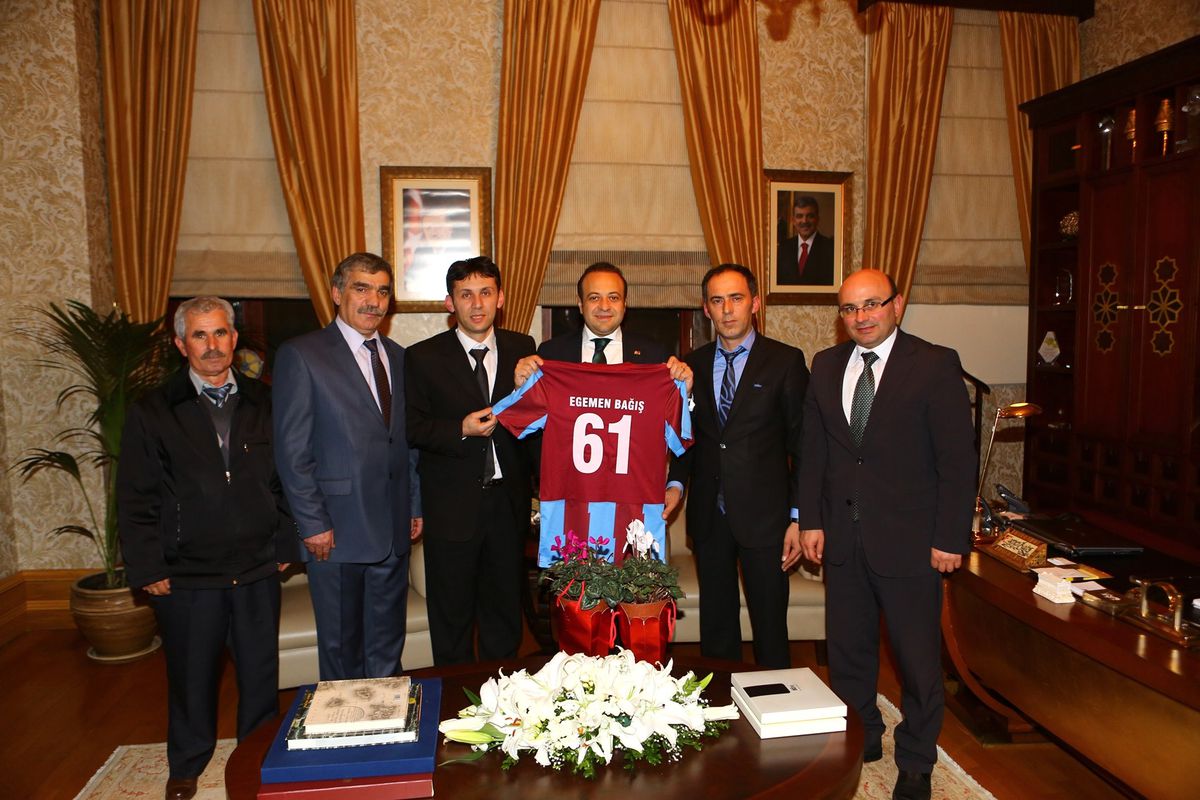 Fenerbahçeli Bakan\'a Trabzonspor Forması