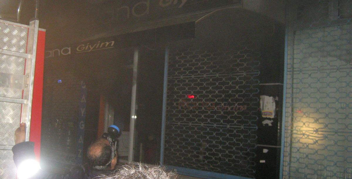 Giyim Mağazası Kül Oldu