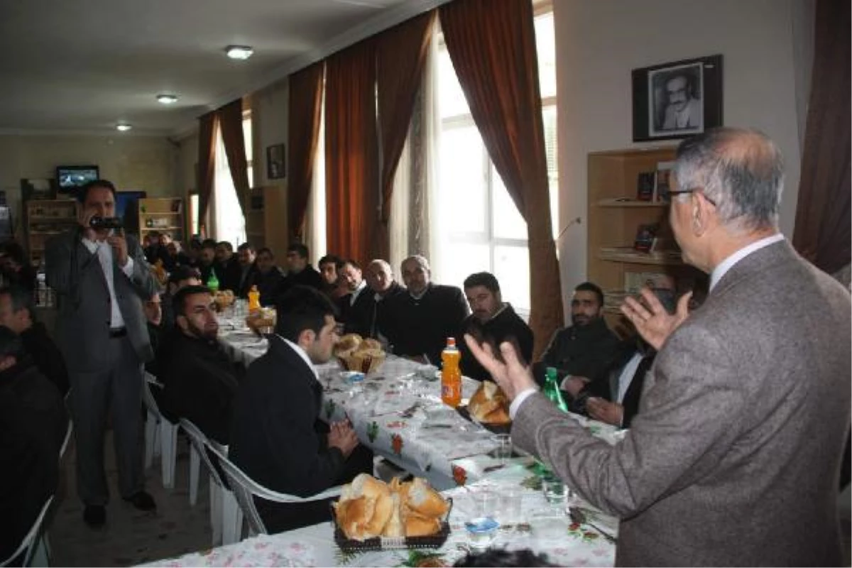 Hakkari\'de Belediye Başkanından İmamlara Dayanışma Yemeği