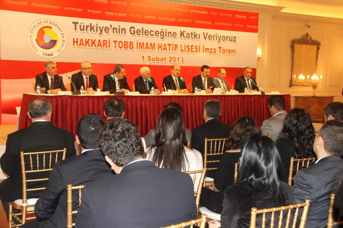 Hakkari\'de İmam Hatip Lisesi İçin İmza Töreni